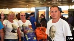 Російські туристи в аеропорту в очікуванні вильоту з Єгипту. 6 листопада 2015 року