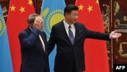 Қазақстан президенті Нұрсұлтан Назарбаев (сол жақта) пен Қытай төрағасы Си Цзиньпин. Ханчжоу, 2 қыркүйек 2016 жыл.