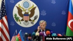 Советник президента США по национальной безопасности Джон Болтон на пресс-конференции в Баку, 24 октября 2018 г. 