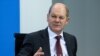 Olaf Scholz német alkancellár és pénzügyminiszter a berlini kancellárián tartott sajtótájékoztatón beszél a tartományi miniszterelnökökkel folytatott videokonferencia után 2020. december 13-án