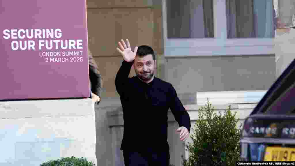 Volodimir Zelenszkij ukrán elnök az Ukrajnával foglalkozó csúcstalálkozó napján Londonban. Starmer szombaton melegen üdvözölte a láthatóan megrendült Zelenszkijt, és azt mondta: Nagy-Britannia, Ukrajna, Franciaország és néhány más ország létrehozza a Tettre készek koalícióját, és kidolgoz egy béketervet, amelyet bemutat Trumpnak