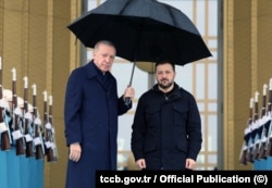 Volodimir Zelenski a fost primit de președintele Turciei, Recep Tayyip Erdoğan, la Ankara, pe 18 februarie 2025.