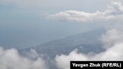 Uzaqta aşada Yalta