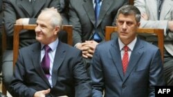 Hašim Tači (D) i Fatmir Sejdiu (L)