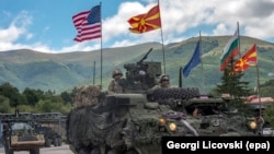 Vehicule americane intră în Macedonia din Bulgaria, Kriva Palanka, 28 iulie 2017.