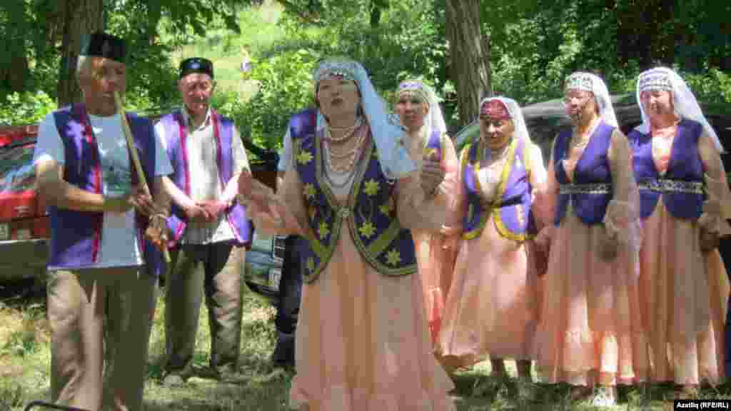 Ялтадан "Чишмә" ансамбле