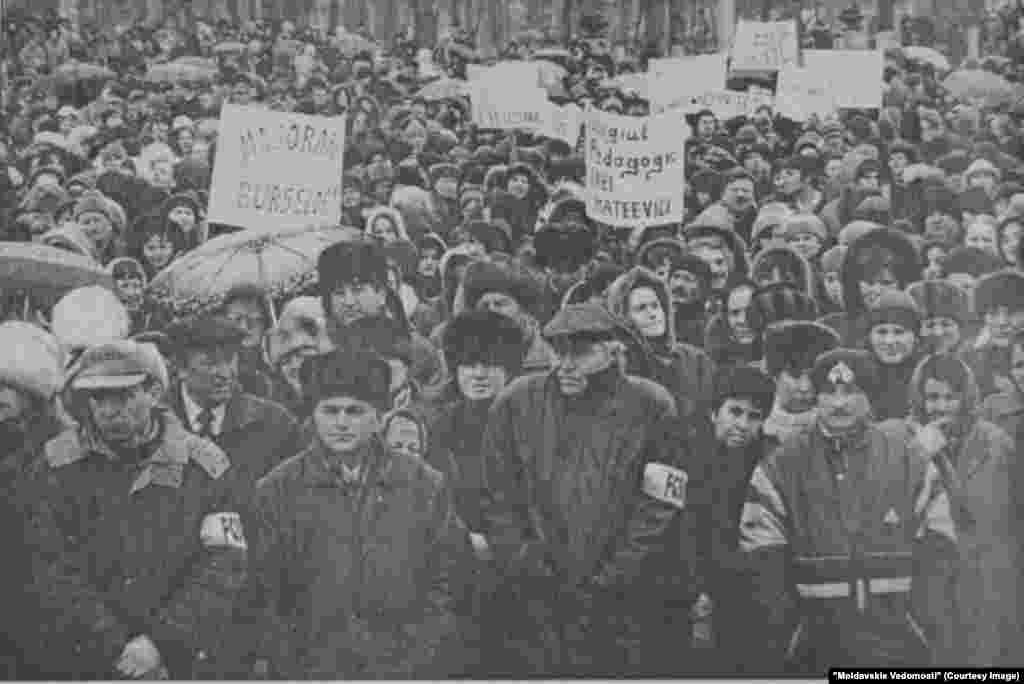 "Moldavskie Vedomosti", 22 martie 2000, greva profesorilor