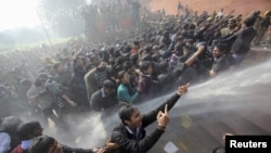 Protesta kundër përdhunimit të 23 vjeçares indiane