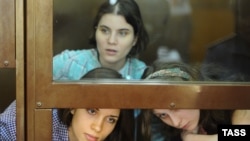Осужденные участницы группы Pussy Riot.