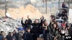 Uylarini tashlab chiqqan falastinliklar G‘azo bo‘lgasidagi Rafahga qaytmoqda. 19-yanvar, 2025-yil.