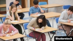 Doar 429 de candidați la Evaluarea Națională au obținut, în acest an, 10 curat la examen
