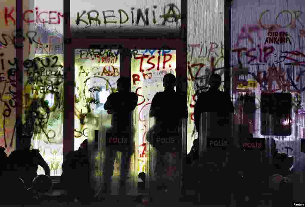 Trg Taksim, Istanbul, 12. juni 2013. Foto: REUTERS / Yannis Behrakis