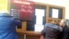 В Туркменистане снова подрос "черный" курс доллара, подорожали продукты и лекарства