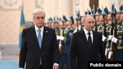 Gazagystanyň prezidenti Kassym-Žomart Tokaýew we Russiýanyň prezidenti Wladimir Putin. Astana, 2024-nji ýylyň 27-nji noýabry.