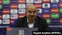 Тренер збірної Казахстану з футболу Станіслав Черчесов на пресконференції після гри Казахстан – Словенія 13 жовтня 2024 року