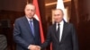 Реджеп Тайїп Ердоган (л) і Володимир Путін (п) намагаються не афішувати розбіжностей, але в протистоянні України російській агресії Анкара загалом підтримує Київ