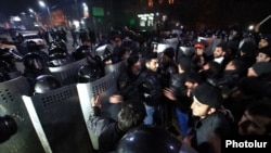 Столкновения между протестующими и полицией в Гюмри, 15 января 2015 г․