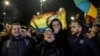 Suporterii egalității conjugale în Grecia salută votul din Parlamentul de la Atena, la 15 februarie 2024. Legea căsătoriilor gay a fost introdusă de guvernul de centru-dreapta, fiind votată și de opoziția de stânga. 