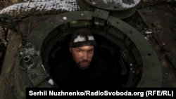 Український військовий 5-ї окремої важкої механізованої бригади у танку Leopard 1A5 на Донеччині, лютий 2025 року