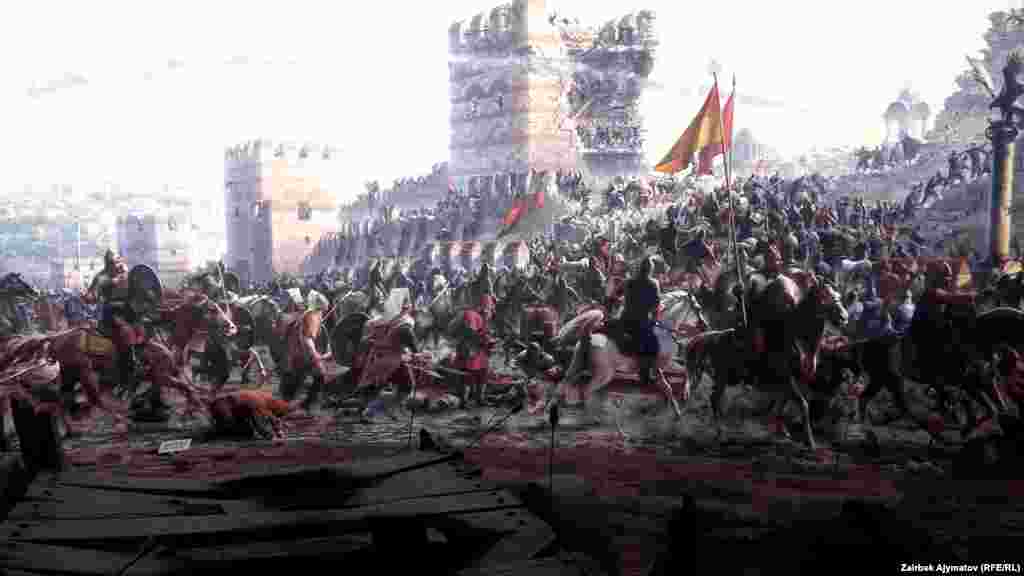 Бул “Панорама 1453” Стамбулдун борборунда Топкап маданият паркына жакын жайгашкан. Мында 1453-жылы султан Мехмед II тушунда түрк аскерлеринин Константинополду алуу учурунда болгон аёосуз күрөшү чагылдырылган. 