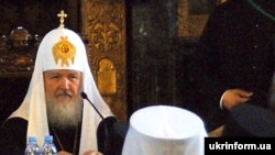 Патріарх Московський і всія Руси Кирил під час зустрічі з архієреями, духовенством, чернецтвом, викладачами і студентами Київських духовних шкіл 29 липня 2009 року. 