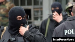 В Грузии уже звучат предположения, что начатое прокуратурой следствие может помочь правоохранительным органам поставить точку в резонансных дел. Хотя возможно и обратное – завести его в тупик