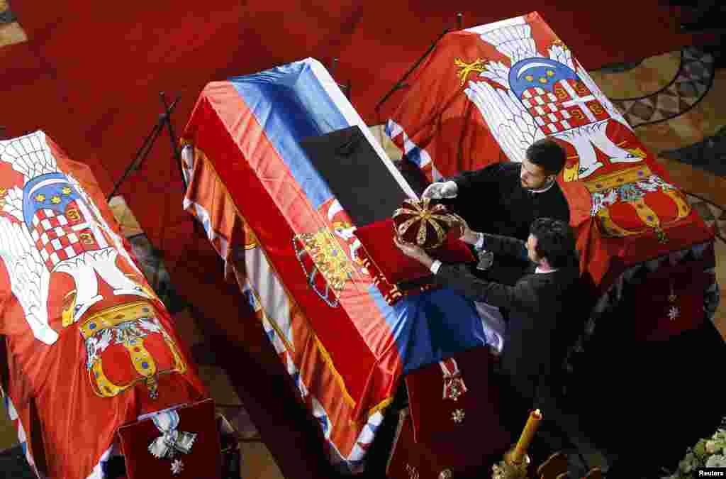 Srbija - Posmrtni ostaci članova dinastije Karađorđević, na sahrani u Topoli, 26. maj 2013.
