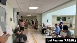 Казан поликлиникасында вакцинага чират