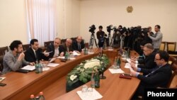 Armenia - Representatives of the Armenian government, opposition and civil society hold talks in Yerevan on anti-fraud amendments to the Electoral Code, 15Apr2016