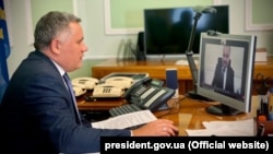 Зловмисник атакував будинок заступник керівника Офісу президента України Ігоря Жовкви (на фото)