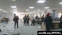 Офис компании Uzbekistan GTL после погрома. Гузарский район Кашкадарьинской области (Узбекистан), 21 октября 2020 года.