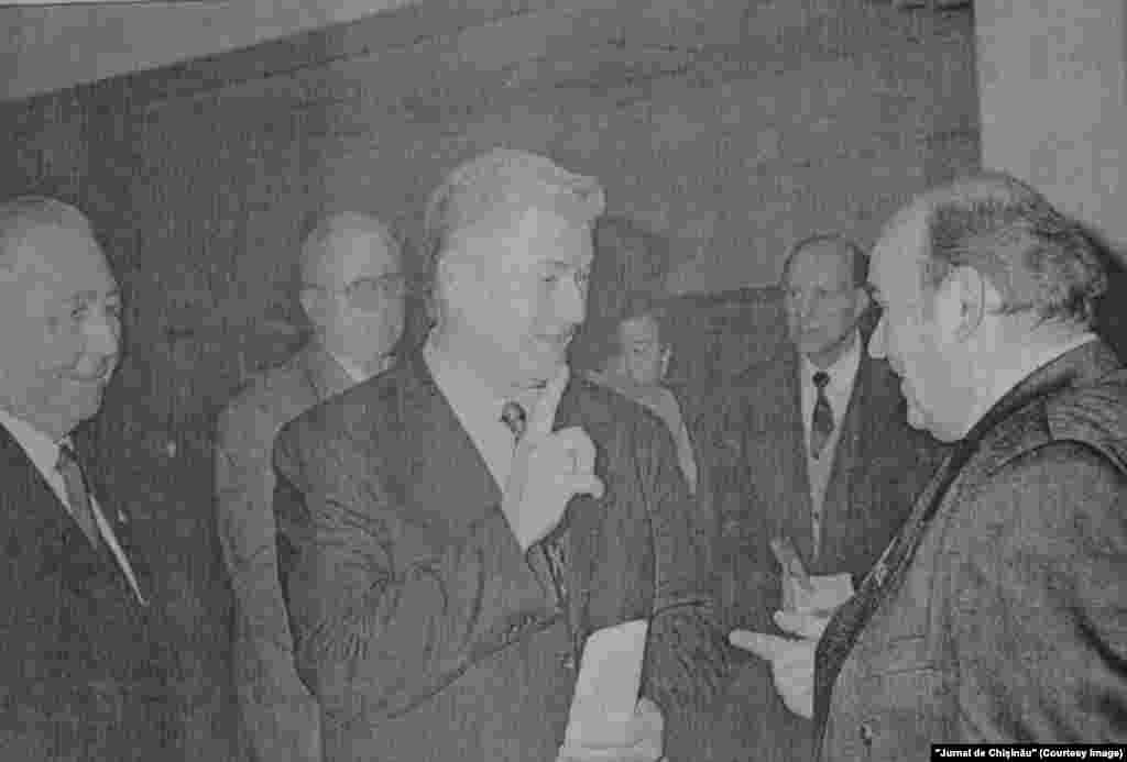 "Jurnal de Chişinău", 3 decembrie 1999, liderul comuniştilor Vladimir Voronin