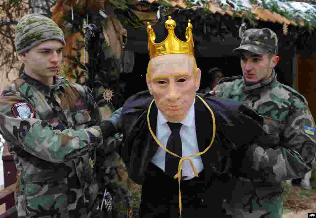 «Путін» на різдвяному вертепі у Львові, 6 січня 2014 року