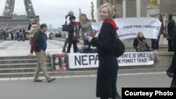 Хайван хокукларын яклаучы Наталья Клузо Париждагы урам чараларының берсендә
