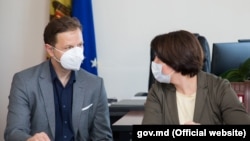 Vladislav Kulminski, viceprim-ministr pentru Reintegrare și premierul Natalia Gavrilița, 9 august 2021.