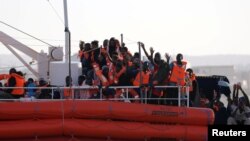 Spasilačka misija Lifeline, arihivska fotografija 