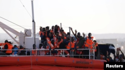 Izbegli i migranti na brodu Lifeline