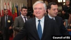 Բելգիա - Հայաստանի արտգործնախարար Էդվարդ Նալբանդյանը Եվրամիության Արևելյան գործընկերության նախարարական հհանդիպման ժամանակ, Բրյուսել, 22-ը հուլիսի, 2013թ․