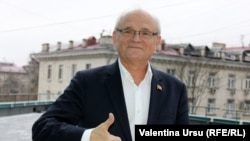 Deputatul AUR, Boris Volosatîi, director al liceului teoretic „Gheorge Asachi” din Chișinău, 7 decembrie 2020.