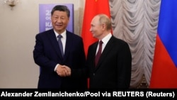 Predsednici Kine i Rusije, Si Đinping i Vladimir Putin, na sastnaku tokom samita BRIKS-a, Kazanj, 22. oktobar 2024.