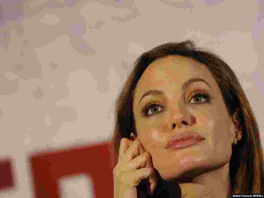 Angelina Jolie u Sarajevu na konferenciji za novinare uoči premijere njenog filma, 14.02.2012.