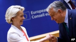 Ursula von der Leyen és Orbán Viktor 2024. június 17-én Brüsszelben