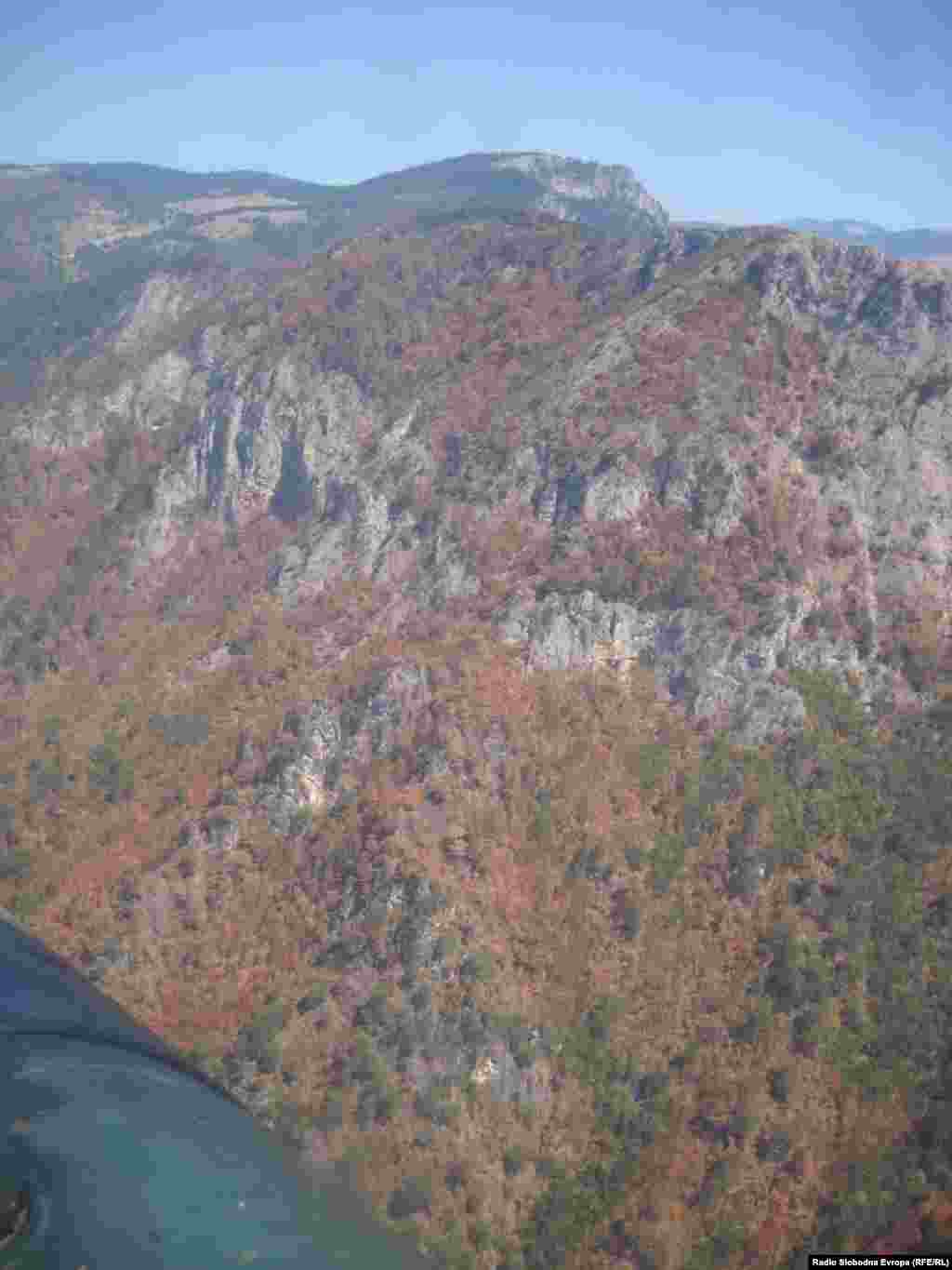 Uništena velika šumska prostranstva FOTO: Mirsada Ćosić