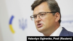 При цьому міністр закордонних справ Дмитро Кулеба під час онлайн-брифінгу повідомив, що громадяни України нині можуть подорожувати до 45 країн, які є «відкритими і відносно відкритими для України»