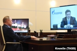 Vlagyimir Putyin orosz elnök és Alekszej Miller Gazprom-elnök tartanak online egyeztetést 2021. január 21-én