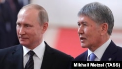 Владимир Путин мен Алмазбек Атамбаев. Мәскеу, 20 маусым, 2017 жыл.