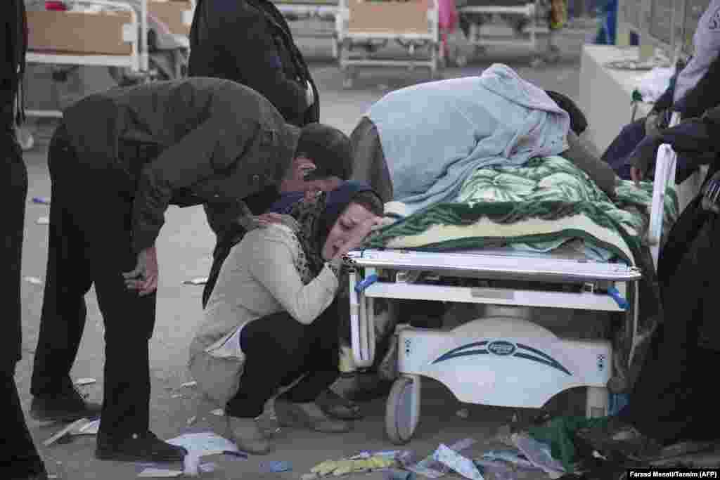 نماینده کرمانشاه در مجلس شورای اسلامی ۲۴ آبان ماه گفت «بیش از هزار نفر تا کنون جان باخته‌اند». هم‌زمان نماینده اسلام‌آباد غرب گفته‌است اعلام رقمی دو برابر آمار رسمی «تحت تاثیر فضای احساسی طرح شده‌است».