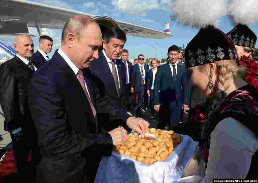 Орусиянын президенти Владимир Путинди тосуп алуу. 