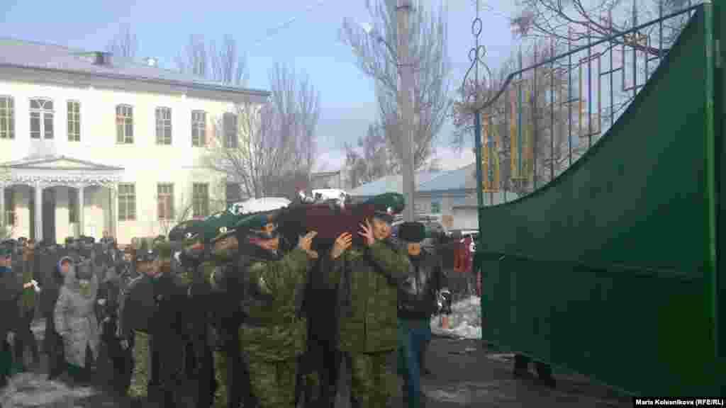 Маркумдун зыйнаты 26-январда Каракол шаарындагы Ыйык Троица чиркөөсүндө өттү. 