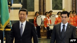 Türkmenistanyň prezidenti G.Berdymuhamedow (s) we Hytaýyň prezidenti Si Jinping (s), Aşgabat, 2013-nji ýylyň 3-nji sentýabry.